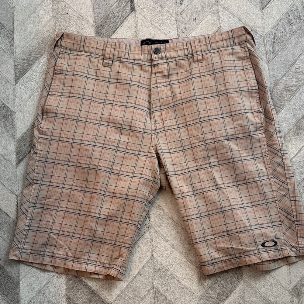 Oakley Men's Beige Plaid Flat Front Shorts sz 38